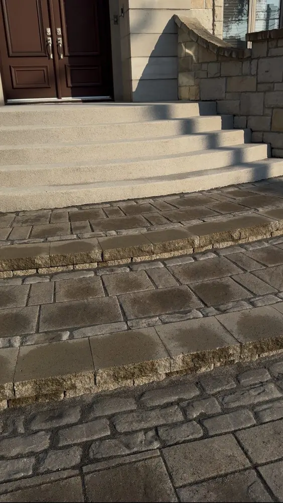 Renivellement de pavé, marches et entrée remises de niveau